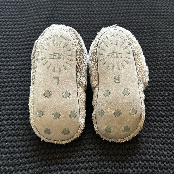 UGG Bixbee Fleece Baby Bootie - Charcoal, Size 4/5 (12-18 months) - Picture 5 of 7